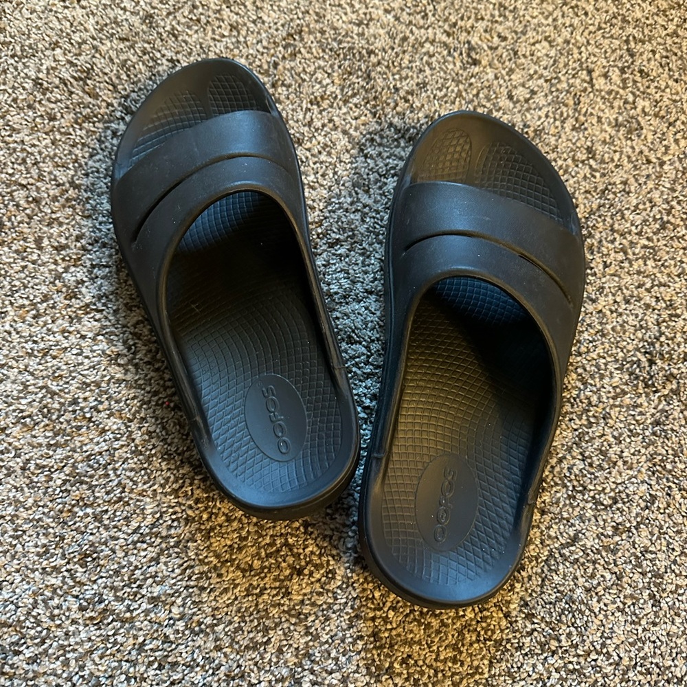 OOFOS Black Slide Sandals